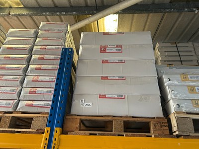 Lot 243 - PALLET OF 5 QUINN STANDARD PANEL RADIATORS T33...